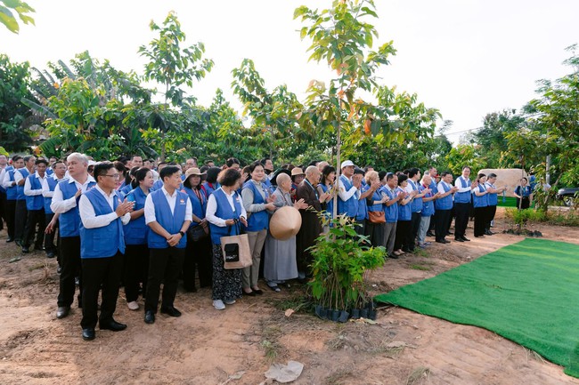 TP HCM phát động trồng 500 cây xanh tại phường Chánh Hiệp hướng tới đô thị xanh - Ảnh 5.