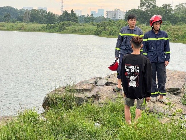 Tìm kiếm thiếu niên đuối nước tại hồ nước đại học Quốc gia TP HCM - Ảnh 1.