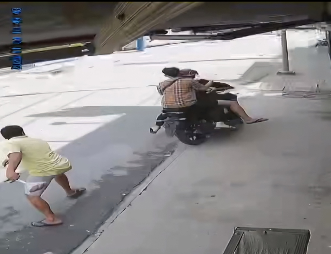 Công an TP HCM bắt 2 đối tượng cướp tiệm vàng ở phường An Phú - Ảnh 1.