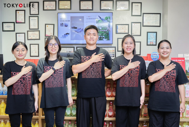 Uniqlo, TokyoLife lan tỏa yêu thương, giúp đỡ người dân khó khăn - Ảnh 1.