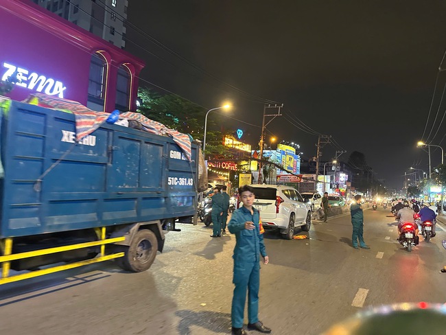 TPHCM: Tai nạn liên hoàn trên đường Huỳnh Tấn Phát khiến một phụ nữ tử vong - Ảnh 1.