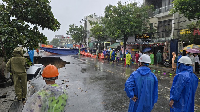 Hiện trường vụ sập "hố tử thần" ngay trung tâm Đà Nẵng - Ảnh 3.