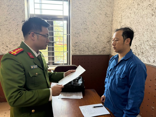 Bắt nguy&ecirc;n c&aacute;n bộ phường chiếm đoạt t&agrave;i sản của d&acirc;n qua thẩm định hồ sơ đất đai - Ảnh 1.