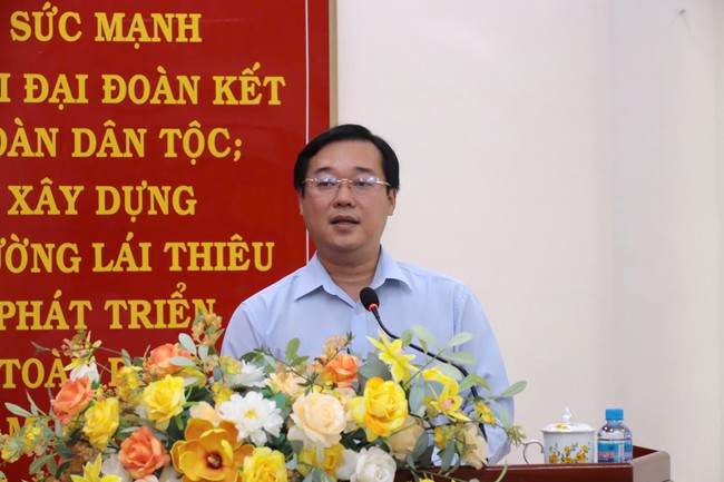 Ph&oacute; B&iacute; thư L&ecirc; Quốc Phong trao Quyết định c&ocirc;ng t&aacute;c c&aacute;n bộ tại phường L&aacute;i Thi&ecirc;u - Ảnh 3.