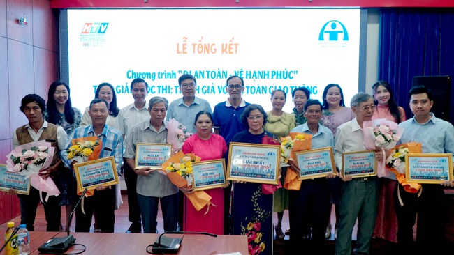 10 năm &ldquo;Th&iacute;nh giả với an to&agrave;n giao th&ocirc;ng&rdquo; v&agrave; những c&acirc;u chuyện đời thường - Ảnh 1.