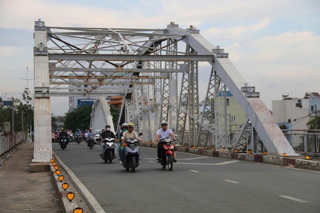 Thông báo của quan trọng của Phòng CSGT TPHCM về cầu Tân Thuận 1 - Ảnh 1.