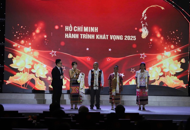 Tôn vinh điển hình học tập và làm theo tư tưởng, đạo đức, phong cách Hồ Chí Minh - Ảnh 1.