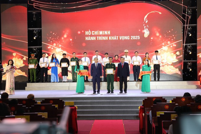 Tôn vinh điển hình học tập và làm theo tư tưởng, đạo đức, phong cách Hồ Chí Minh - Ảnh 5.