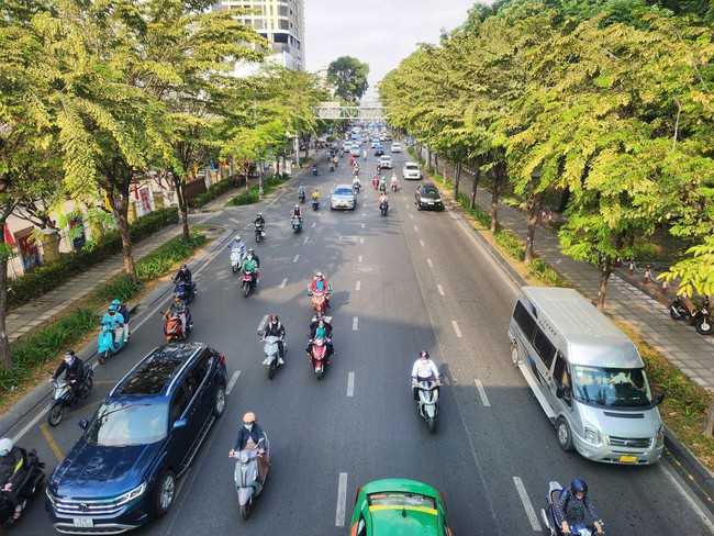 Bất ngờ hình ảnh giao thông TP HCM sáng nay- Ảnh 2.