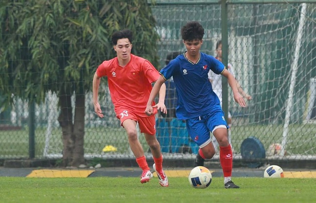 U17 Việt Nam thắng đậm PVF, cầu thủ Việt kiều chỉ được đấu 20 phút- Ảnh 1.