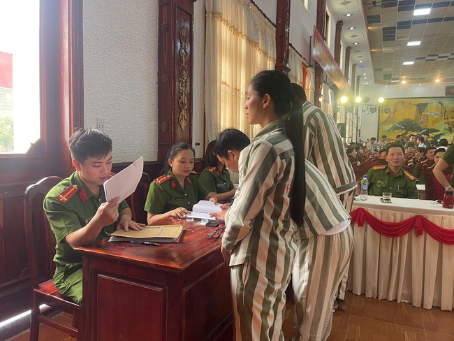 Trại giam lớn nhất nước công bố đặc xá 276 phạm nhân, có 15 người nước ngoài- Ảnh 2.