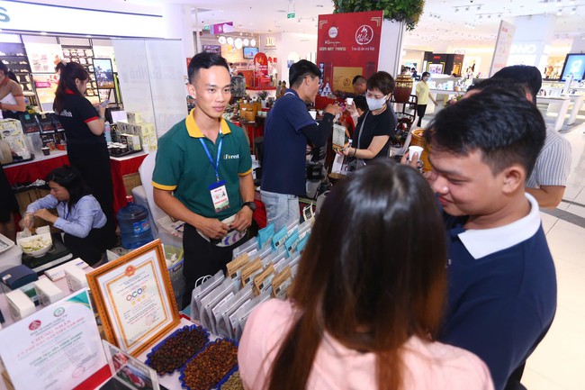 Tràn ngập khuyến mãi tại chương trình "Tôn vinh cà phê, trà Việt" - Ảnh 6. Tràn ngập khuyến mãi tại chương trình "Tôn vinh cà phê, trà Việt" - Ảnh 6.