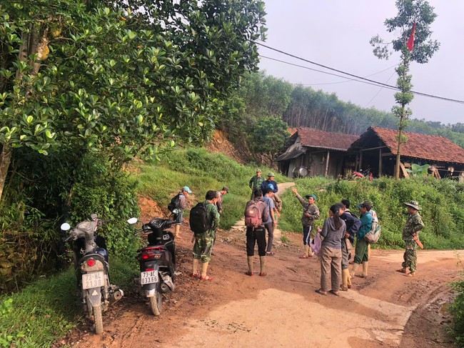 Huy động 60 người vào rừng tìm kiếm người đàn ông mất tích bí ẩn ở Quảng Bình- Ảnh 1. Huy động 60 người vào rừng tìm kiếm người đàn ông mất tích bí ẩn ở Quảng Bình- Ảnh 1.