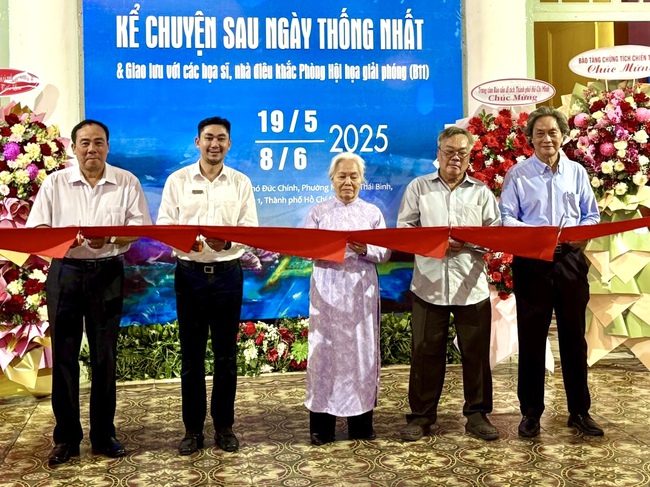 Khai mạc trưng bày “Kể chuyện sau ngày thống nhất” - Ảnh 1. Khai mạc trưng bày “Kể chuyện sau ngày thống nhất” - Ảnh 1.