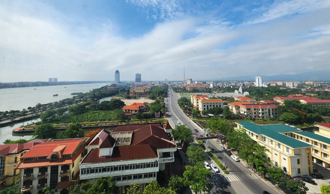Một bộ phận cán bộ có thể làm việc tại trụ sở tỉnh Quảng Trị hiện nay- Ảnh 1. Một bộ phận cán bộ có thể làm việc tại trụ sở tỉnh Quảng Trị hiện nay- Ảnh 1.