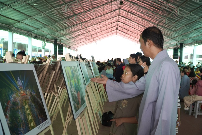 Khai mạc triển lãm và trao giải cuộc thi ảnh “Tuệ giác phật giáo: Nhân phẩm và hòa bình”- Ảnh 3. Khai mạc triển lãm và trao giải cuộc thi ảnh “Tuệ giác phật giáo: Nhân phẩm và hòa bình”- Ảnh 3.