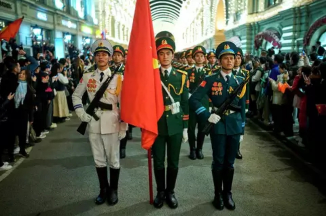 Nga diễn tập rầm rộ cho lễ duyệt binh Ngày chiến thắng- Ảnh 5. Quân đội nhân dân Việt Nam tham gia diễn tập hôm 3-5.