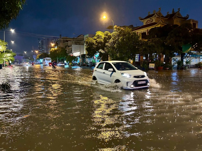 TP HCM tiếp tục mưa lớn, ngập nhiều nơi- Ảnh 4.