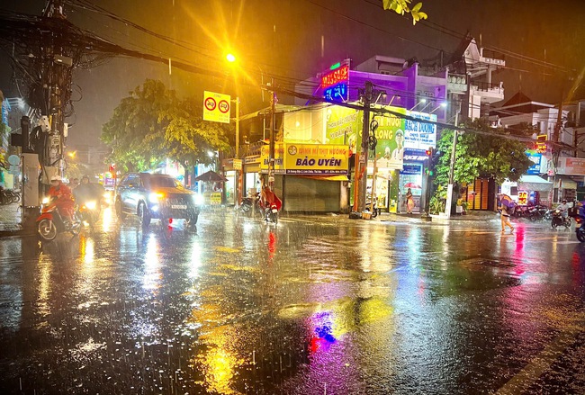 TP HCM tiếp tục mưa lớn, ngập nhiều nơi- Ảnh 8.