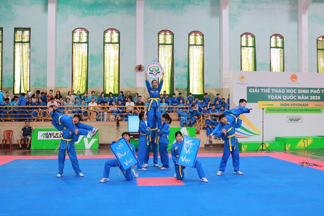 Võ nhạc Vovinam gây ấn tượng tại Giải thể thao học sinh toàn quốc 2025- Ảnh 2. Võ nhạc Vovinam gây ấn tượng tại Giải thể thao học sinh toàn quốc 2025- Ảnh 2.