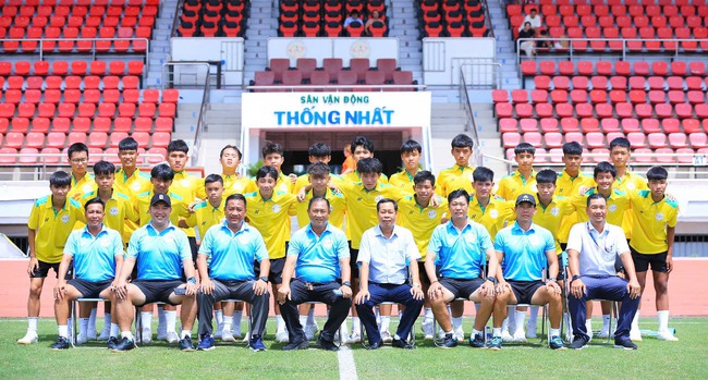 U15 TP HCM làm lễ xuất quân- Ảnh 1. U15 TP HCM làm lễ xuất quân- Ảnh 1.