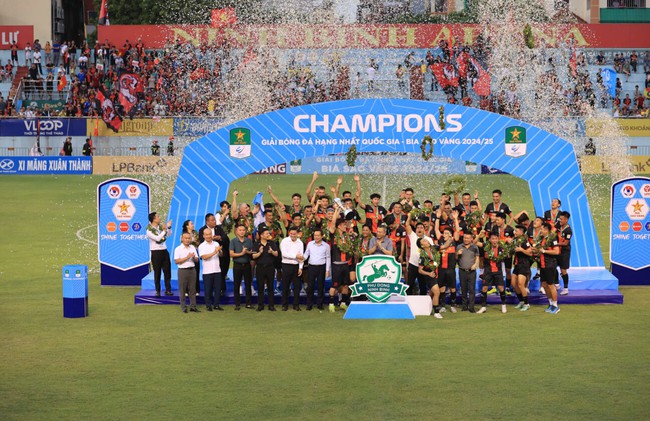 Hành trình trở lại V-League của bóng đá Cố đô Hoa Lư- Ảnh 1. Hành trình trở lại V-League của bóng đá Cố đô Hoa Lư- Ảnh 1.