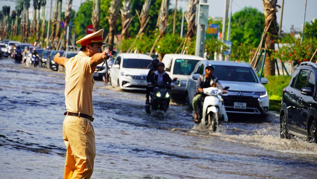 Vụ kẹt xe nghiêm trọng gần cầu Cỏ May, TP Vũng Tàu: Cơ quan chức năng vào cuộc xử lý - Ảnh 4. Vụ kẹt xe nghiêm trọng gần cầu Cỏ May, TP Vũng Tàu: Cơ quan chức năng vào cuộc xử lý - Ảnh 4.