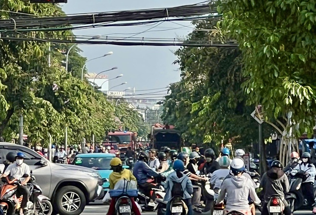 Sáng nay, cháy lớn một nhà hàng tiệc cưới ở TP HCM- Ảnh 2. Sáng nay, cháy lớn một nhà hàng tiệc cưới ở TP HCM- Ảnh 2.