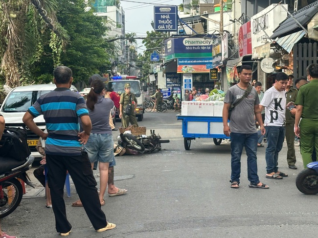 Đi lấy bánh mì lúc rạng sáng, người đàn ông gặp nạn tử vong ở TP HCM- Ảnh 1. Đi lấy bánh mì lúc rạng sáng, người đàn ông gặp nạn tử vong ở TP HCM- Ảnh 1.