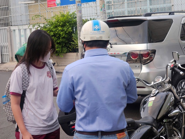 Kỳ thi THPT 2025: Thí sinh bắt đầu thi ngữ văn, đón xem gợi ý giải đề- Ảnh 18. Kỳ thi THPT 2025: Thí sinh bắt đầu thi ngữ văn, đón xem gợi ý giải đề - Ảnh 23.