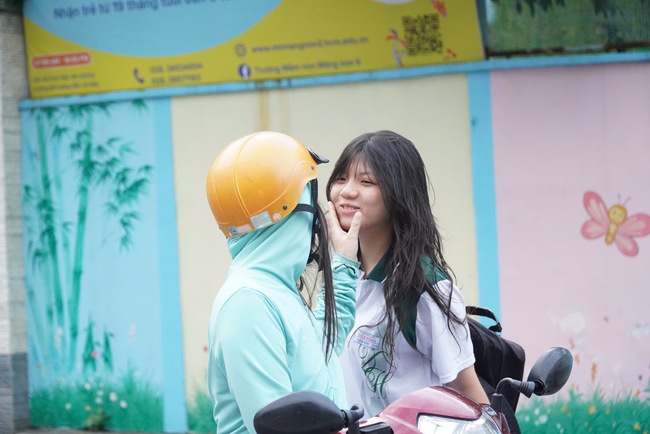 Kỳ thi THPT 2025: Thí sinh bắt đầu thi ngữ văn, đón xem gợi ý giải đề- Ảnh 21. Kỳ thi THPT 2025: Thí sinh bắt đầu thi ngữ văn, đón xem gợi ý giải đề - Ảnh 26.