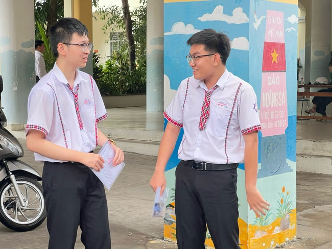 Đề thi văn tốt nghiệp THPT 2025: Từ “Những vùng trời khác nhau” đến thay đổi lớn lao của đất nước- Ảnh 5. Đề thi văn tốt nghiệp THPT 2025: Từ “Những vùng trời khác nhau” đến thay đổi lớn lao của đất nước- Ảnh 5.