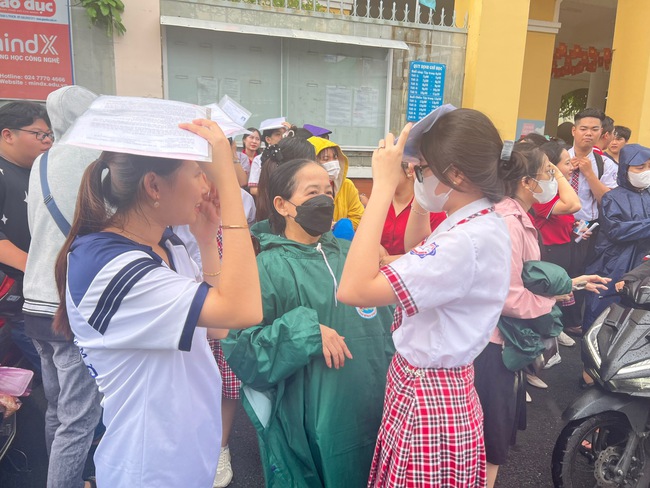 Đề thi văn tốt nghiệp THPT 2025: Từ “Những vùng trời khác nhau” đến thay đổi lớn lao của đất nước- Ảnh 4. Đề thi văn tốt nghiệp THPT 2025: Từ “Những vùng trời khác nhau” đến thay đổi lớn lao của đất nước- Ảnh 4.