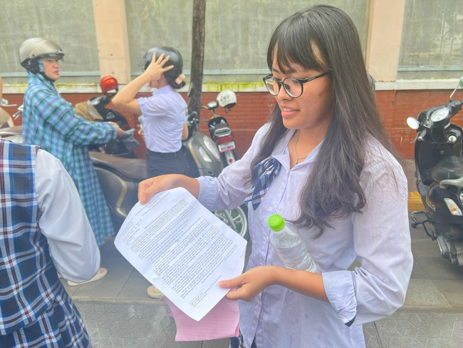 Đề thi văn tốt nghiệp THPT 2025: Từ “Những vùng trời khác nhau” đến thay đổi lớn lao của đất nước- Ảnh 6. Đề thi văn tốt nghiệp THPT 2025: Từ “Những vùng trời khác nhau” đến thay đổi lớn lao của đất nước- Ảnh 6.