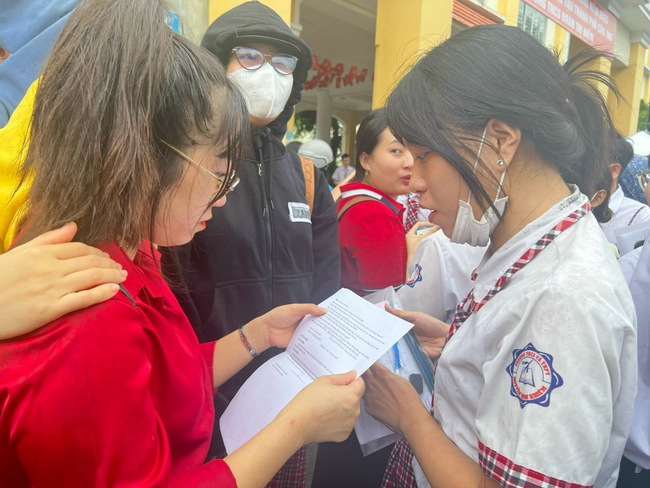 Đề thi văn tốt nghiệp THPT 2025: Từ “Những vùng trời khác nhau” đến thay đổi lớn lao của đất nước- Ảnh 7. Đề thi văn tốt nghiệp THPT 2025: Từ “Những vùng trời khác nhau” đến thay đổi lớn lao của đất nước- Ảnh 7.