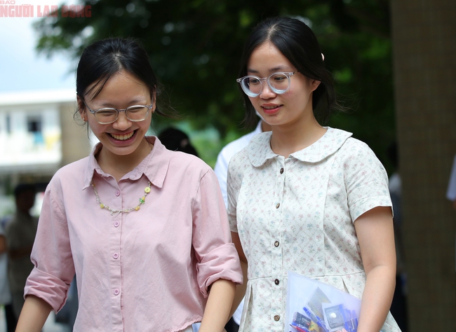 Đề thi văn tốt nghiệp THPT 2025: Từ “Những vùng trời khác nhau” đến thay đổi lớn lao của đất nước- Ảnh 13. Đề thi văn tốt nghiệp THPT 2025: Từ “Những vùng trời khác nhau” đến thay đổi lớn lao của đất nước- Ảnh 13.