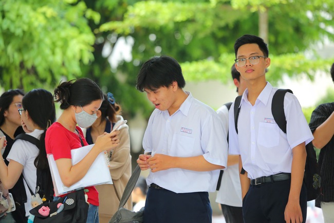 Đề thi ngữ văn THPT 2025 mang hơi thở thời đại- Ảnh 4. Đề thi ngữ văn THPT 2025 mang hơi thở thời đại- Ảnh 4.