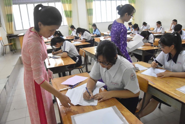 Ngày đầu thi lớp 10 tại TP HCM: Hồi hộp chờ đề ngữ văn đổi mới- Ảnh 12. Ngày đầu thi lớp 10 tại TP HCM: Hồi hộp chờ đề ngữ văn đổi mới- Ảnh 12.