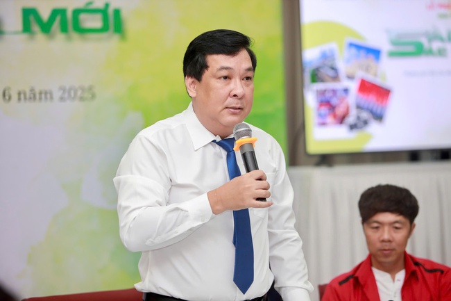 Chồng hoa hậu H'Hen Niê đi tìm bức ảnh đẹp về TP HCM- Ảnh 2. Chồng hoa hậu H'Hen Niê đi tìm bức ảnh đẹp về TP HCM- Ảnh 2.