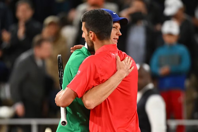 Djokovic thua Sinner lần thứ 4 liên tiếp, úp mở khả năng trở lại Roland Garros- Ảnh 2. Djokovic thua Sinner lần thứ 4 liên tiếp, úp mở khả năng trở lại Roland Garros- Ảnh 2.