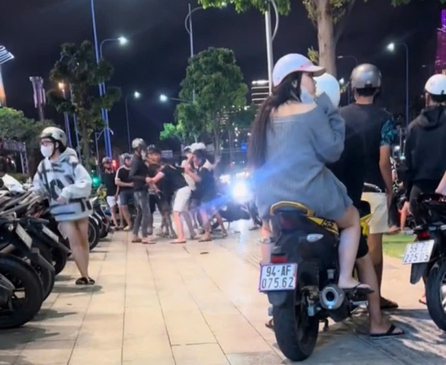 Truy xét nhóm thanh niên đánh người tới tấp ở TP Thủ Đức- Ảnh 1. Truy xét nhóm thanh niên đánh người tới tấp ở TP Thủ Đức- Ảnh 1.