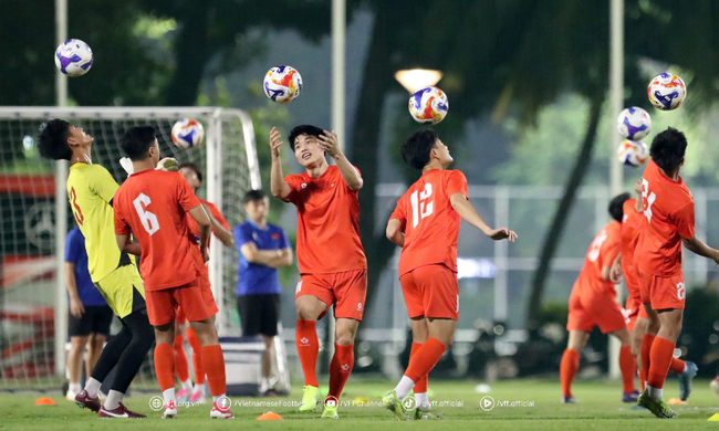 U23 Việt Nam sẵn sàng so tài U23 Philippines- Ảnh 4. U23 Việt Nam sẵn sàng so tài U23 Philippines- Ảnh 4.