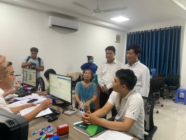 Chủ tịch HĐND TP HCM Võ Văn Minh rất vui với “việc nhỏ nhưng rất ý nghĩa” ở phường Tân Đông Hiệp- Ảnh 3. Chủ tịch HĐND TP HCM Võ Văn Minh rất vui với “việc nhỏ nhưng rất ý nghĩa” ở phường Tân Đông Hiệp- Ảnh 3.