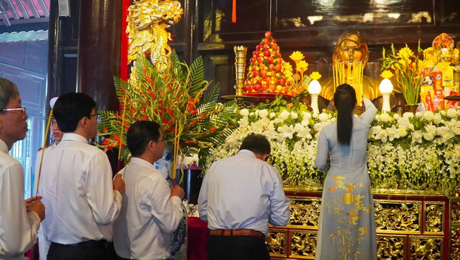 TP HCM trang trọng tổ chức Lễ giỗ Anh hùng liệt sĩ, người dân yêu nước tại Côn Đảo- Ảnh 10. TP HCM trang trọng tổ chức Lễ giỗ Anh hùng liệt sĩ, người dân yêu nước tại Côn Đảo- Ảnh 10.