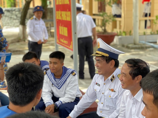 Những người làm báo mang trong tim hình hài đất nước- Ảnh 1. Những người làm báo mang trong tim hình hài đất nước- Ảnh 1.