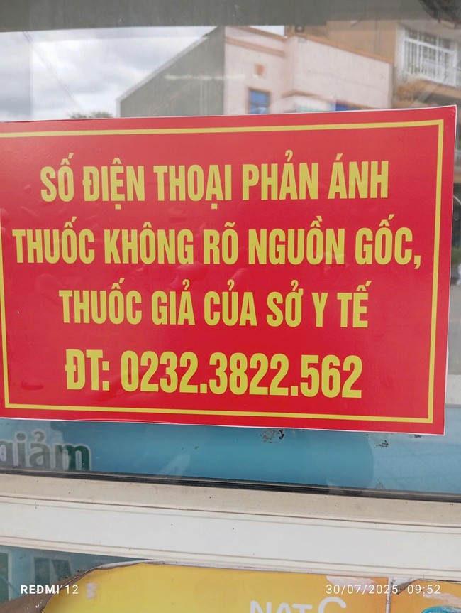 Bảng thông báo khiến nhiều người hiểu nhầm "thuốc giả của Sở Y tế" Quảng Trị- Ảnh 1. Bảng thông báo khiến nhiều người hiểu nhầm "thuốc giả của Sở Y tế" Quảng Trị- Ảnh 1.
