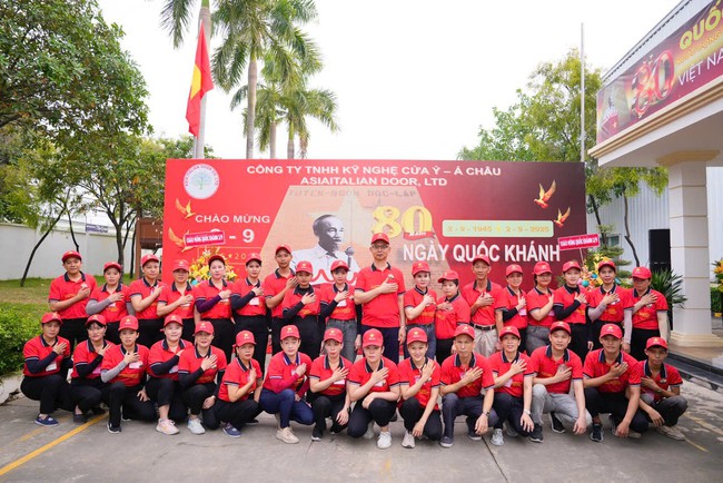 Buổi chào cờ đặc biệt ở một doanh nghiệp có 1.300 công nhân tại TP HCM- Ảnh 5. Buổi chào cờ đặc biệt ở một doanh nghiệp có 1.300 công nhân tại TP HCM- Ảnh 5.