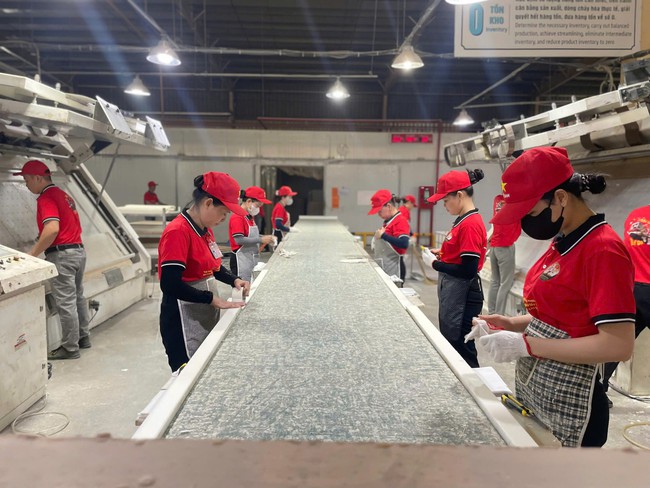 Buổi chào cờ đặc biệt ở một doanh nghiệp có 1.300 công nhân tại TP HCM- Ảnh 7. Buổi chào cờ đặc biệt ở một doanh nghiệp có 1.300 công nhân tại TP HCM- Ảnh 7.