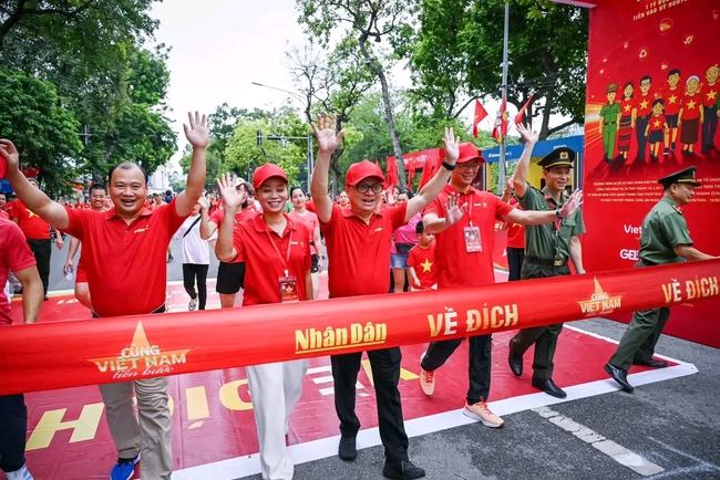 Hơn 1 triệu người cùng đi bộ vì một Việt Nam hùng cường- Ảnh 6.