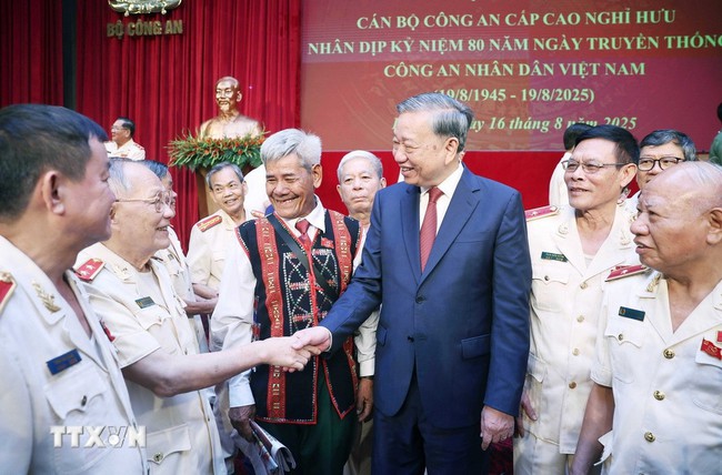 Tổng Bí thư Tô Lâm chỉ ra 8 bài học kinh nghiệm của lực lượng Công an nhân dân- Ảnh 6.